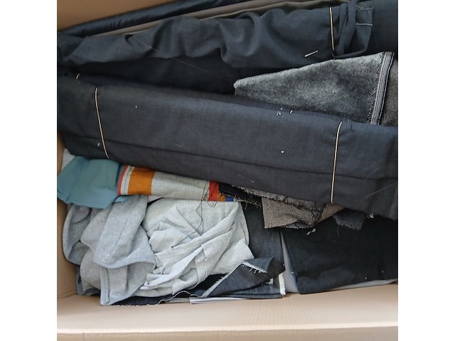 5x dozen vol met diverse soort/kleuren stof - afbeelding 5 van  13