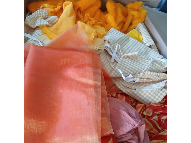 5x dozen vol met diverse soort/kleuren stof - afbeelding 12 van  13