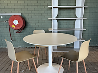 5x eettafel, 3 stoelen en stellingkast , byfonq