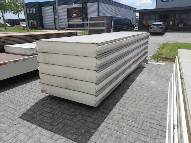 5x eps sandwich panelen 28,5 m², old stock - afbeelding 1 van  4