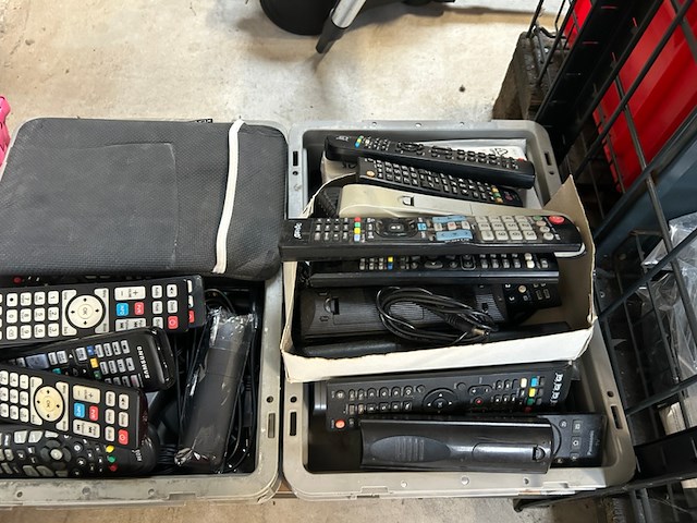 5x inhoud stelling plank w.o. satellietontvanger w.o. gi technology, dexter, samsung - afbeelding 8 van  11