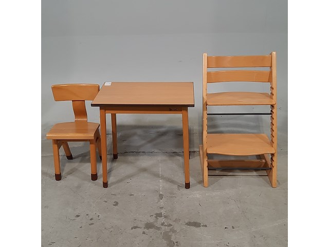 5x kinder stoel en 2x tafel, o.a. stokke - afbeelding 1 van  9