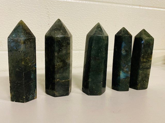 5x labradoriet obelisk 6-zijdig - afbeelding 1 van  7