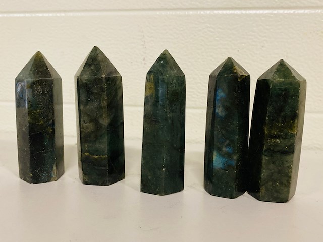 5x labradoriet obelisk 6-zijdig - afbeelding 2 van  7