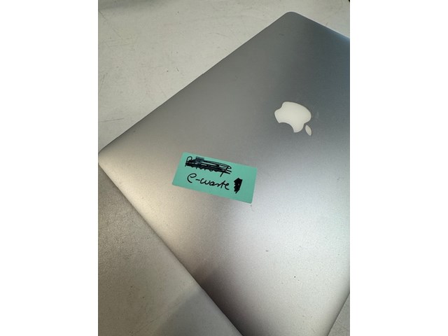 5x laptop apple en microsoft, defect/niet werkend - afbeelding 9 van  14