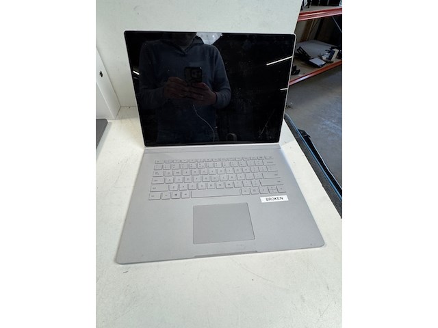 5x laptop apple en microsoft, defect/niet werkend - afbeelding 13 van  14