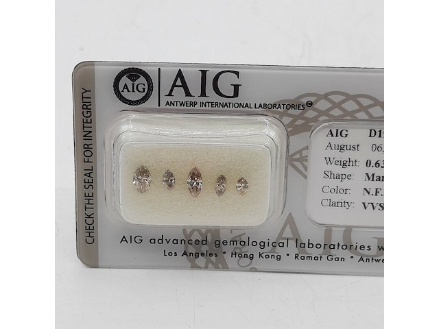 5x navette geslepen diamant, totaal 0.63 karaats (vvs-si) - afbeelding 2 van  8