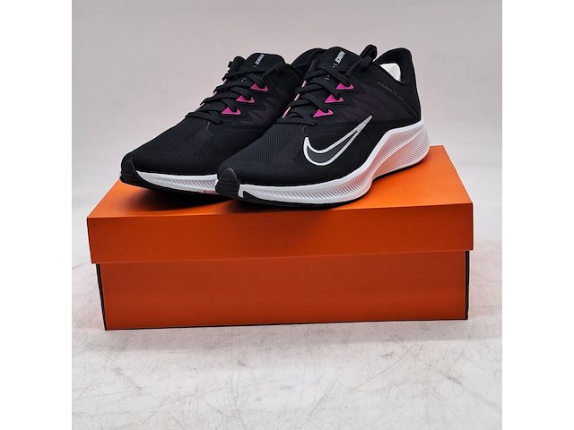 5x paar schoenen, nike, o.a. wmns quest 3 cd0232-007 - afbeelding 1 van  14