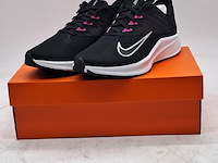 5x paar schoenen, nike, o.a. wmns quest 3 cd0232-007