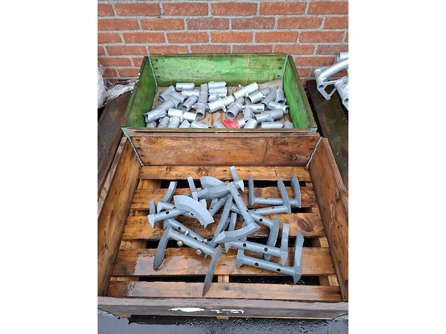 5x pallet bemesteronderdelen o.a. uitlopen - afbeelding 3 van  14