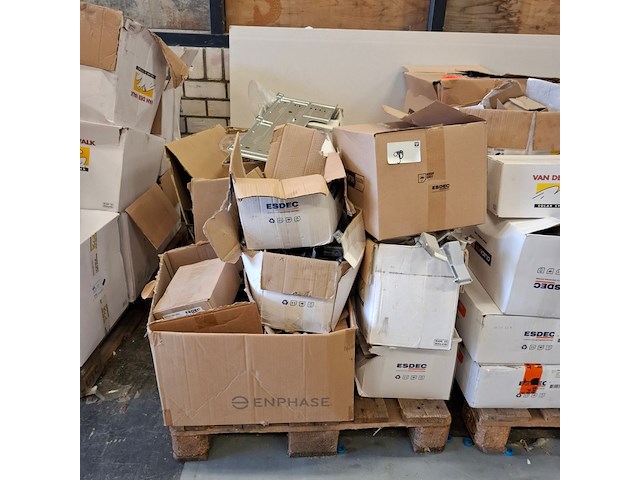 5x pallet met divers zonnepaneel montagemateriaal - afbeelding 7 van  44