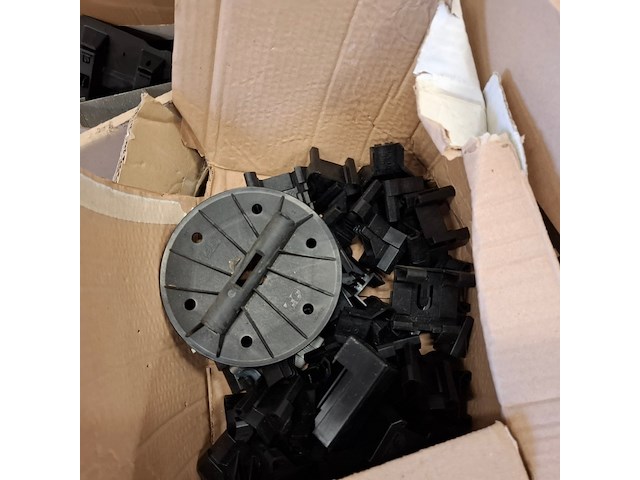 5x pallet met divers zonnepaneel montagemateriaal - afbeelding 9 van  44
