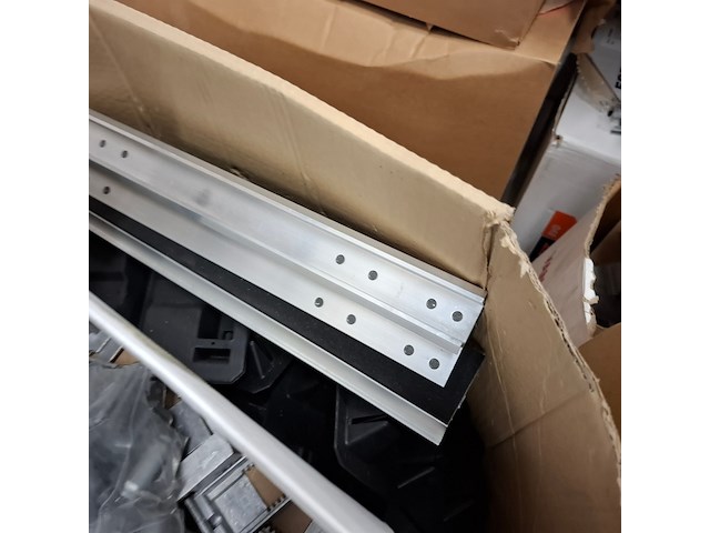 5x pallet met divers zonnepaneel montagemateriaal - afbeelding 13 van  44