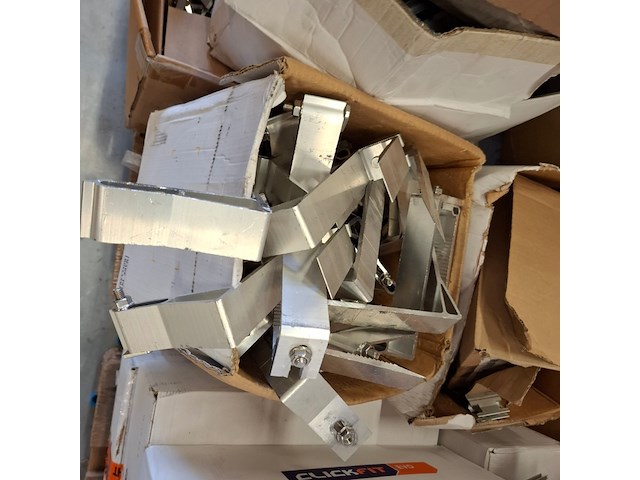 5x pallet met divers zonnepaneel montagemateriaal - afbeelding 15 van  44