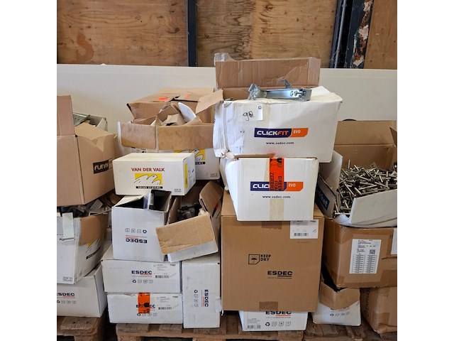 5x pallet met divers zonnepaneel montagemateriaal - afbeelding 16 van  44