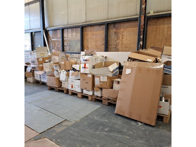 5x pallet met divers zonnepaneel montagemateriaal - afbeelding 12 van  44