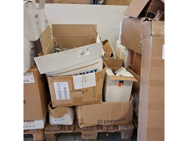 5x pallet met divers zonnepaneel montagemateriaal - afbeelding 27 van  44