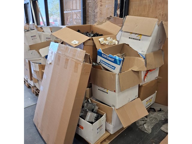 5x pallet met divers zonnepaneel montagemateriaal - afbeelding 32 van  44