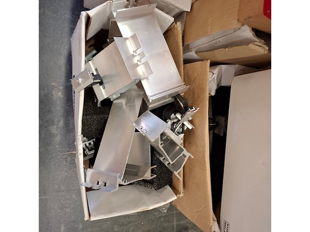 5x pallet met divers zonnepaneel montagemateriaal - afbeelding 36 van  44