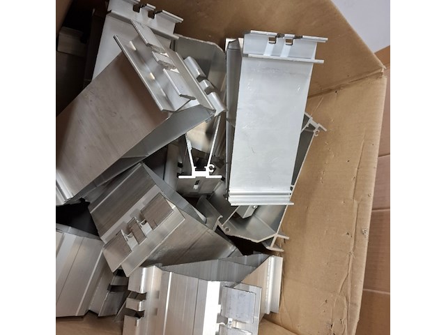 5x pallet met divers zonnepaneel montagemateriaal - afbeelding 38 van  44