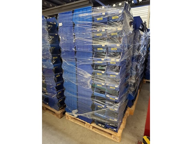 5x pallet met magazijnbakken - afbeelding 3 van  3
