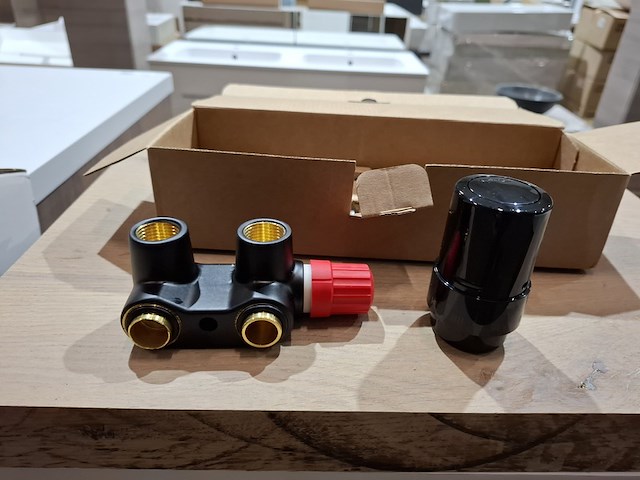 5x thermostaat voor designradiator vasco, haaks, mat zwart - afbeelding 1 van  5