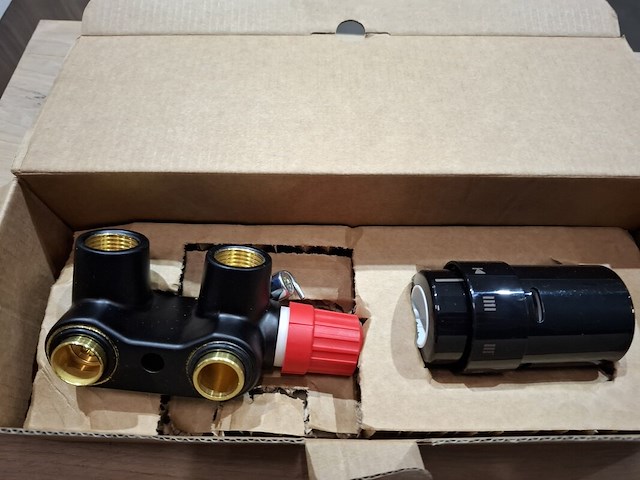 5x thermostaat voor designradiator vasco, haaks, mat zwart - afbeelding 4 van  5