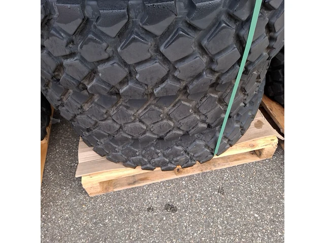5x vrachtwagenband, michelin, o.a. x works - afbeelding 6 van  6