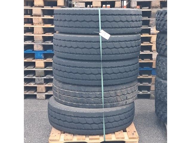 5x vrachtwagenband, michelin, xzy - afbeelding 1 van  6