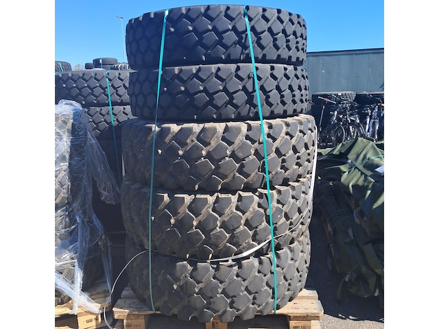 5x vrachtwagenband, michelin - afbeelding 1 van  8