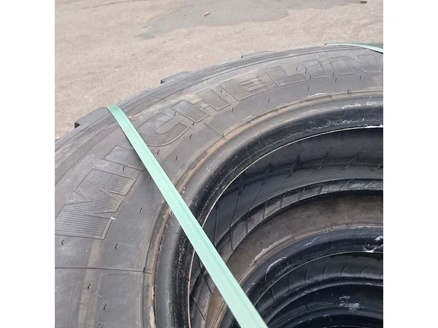 5x vrachtwagenband, o.a michelin, o.a xzl - afbeelding 2 van  7