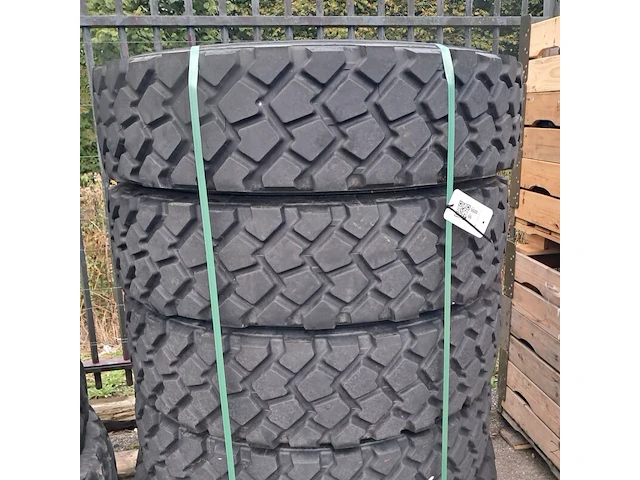 5x vrachtwagenband, o.a michelin, o.a xzl - afbeelding 6 van  7