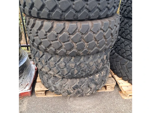 5x vrachtwagenband, o.a michelin, o.a xzl - afbeelding 6 van  6