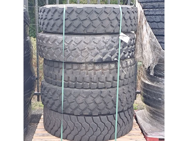 5x vrachtwagenband, o.a michelin, o.a xzl - afbeelding 1 van  6