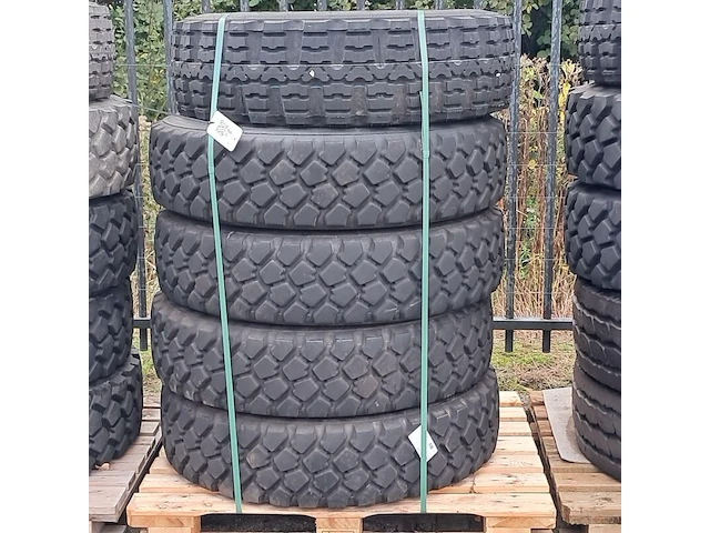 5x vrachtwagenband, o.a michelin, o.a xzl - afbeelding 1 van  6