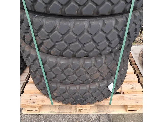 5x vrachtwagenband, o.a michelin, o.a xzl - afbeelding 6 van  6