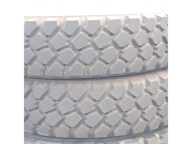 5x vrachtwagenband, o.a michelin, o.a xzl - afbeelding 5 van  6