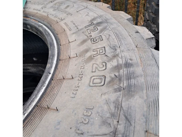 5x vrachtwagenband, o.a michelin - afbeelding 3 van  6
