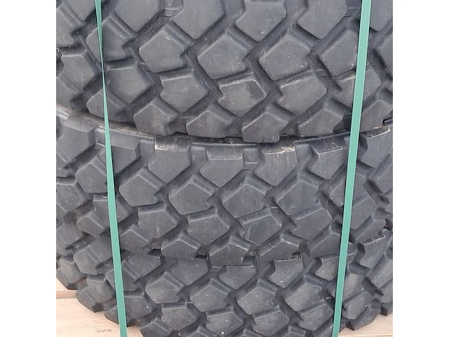 5x vrachtwagenband, o.a michelin - afbeelding 6 van  6