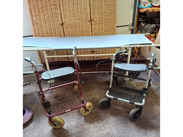 5x ziekenhuis attributen, brancard, rollator etc. - afbeelding 1 van  3