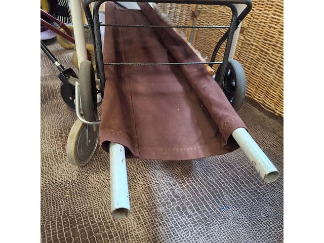 5x ziekenhuis attributen, brancard, rollator etc. - afbeelding 2 van  3