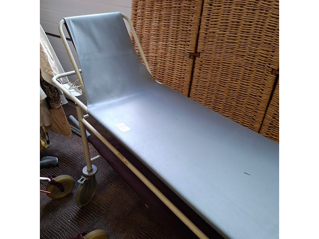 5x ziekenhuis attributen, brancard, rollator etc. - afbeelding 3 van  3