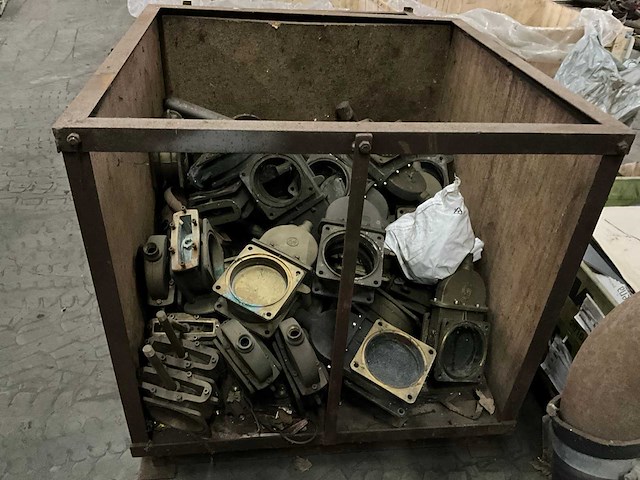 6” afsluiters + koppelflenzen - afbeelding 1 van  4