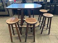 6 barkrukken en 1 statafel bruin café