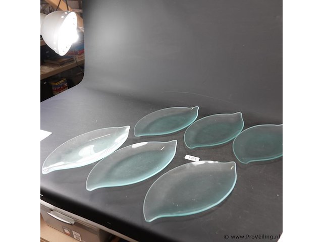 6 bladvormige glazen schalen - afbeelding 2 van  5