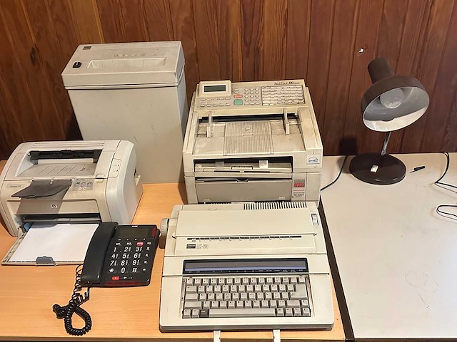 6-delige set vintage kantoorinventaris - afbeelding 1 van  7