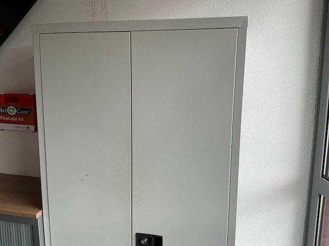 6 deuren lockerkast met 2 dossierkasten - afbeelding 8 van  20