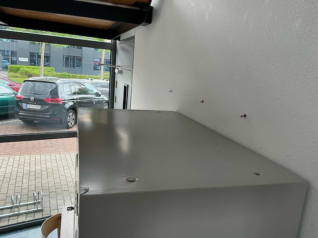 6 deuren lockerkast met 2 dossierkasten - afbeelding 17 van  20