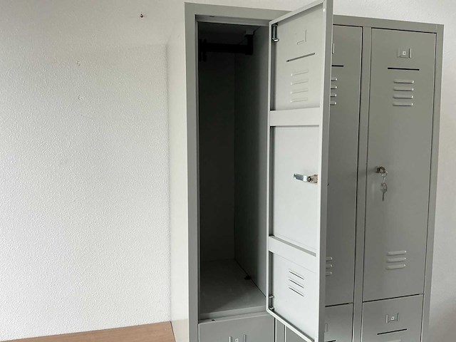 6 deuren lockerkast met 2 dossierkasten - afbeelding 19 van  20