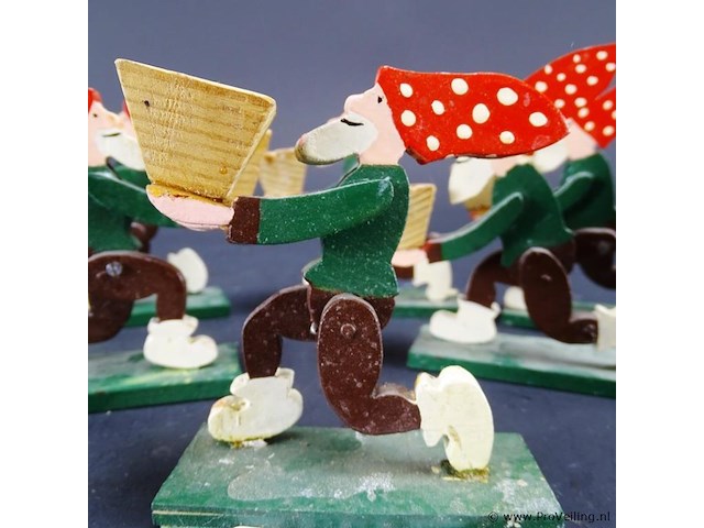 6 houten kabouters als kandelaar - afbeelding 3 van  5